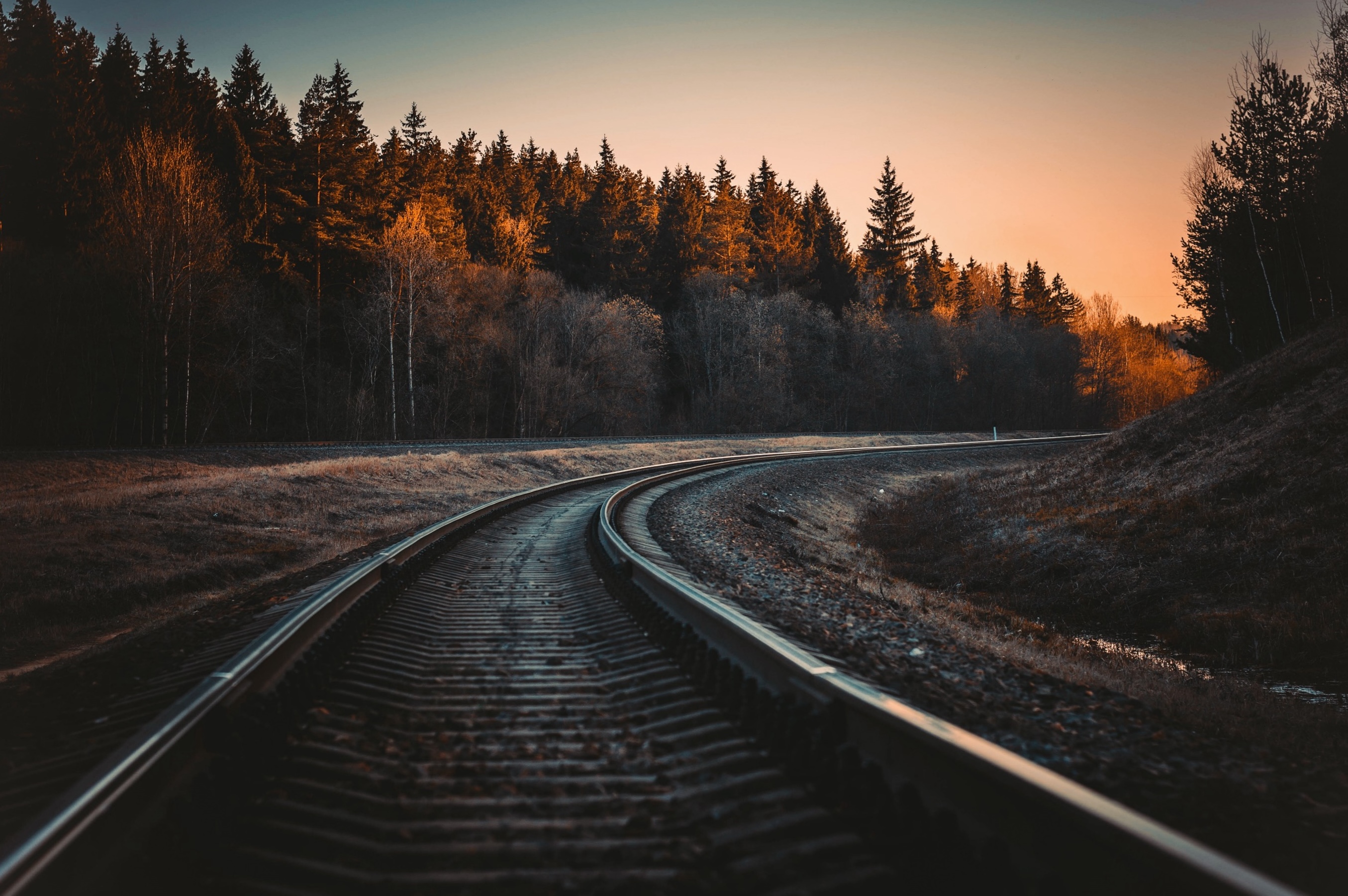 background image train track